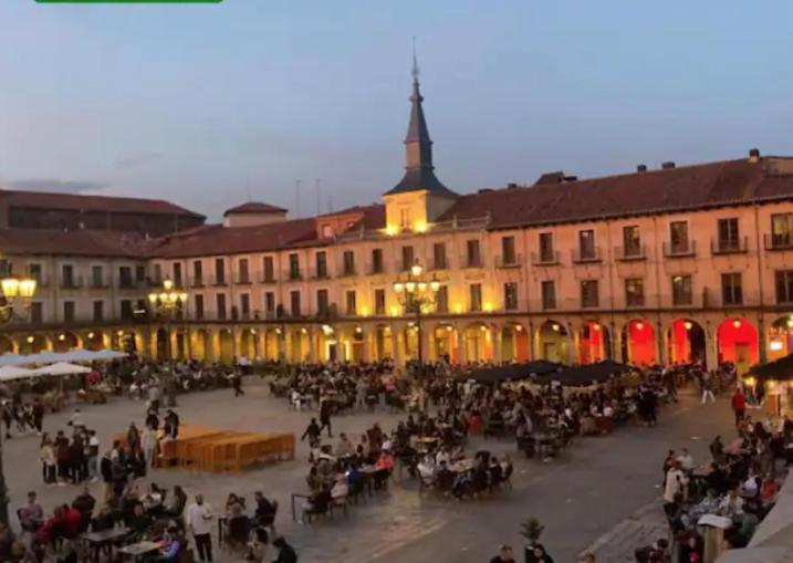 Arquitecto De La Vida- Plaza Mayor León Exterior foto